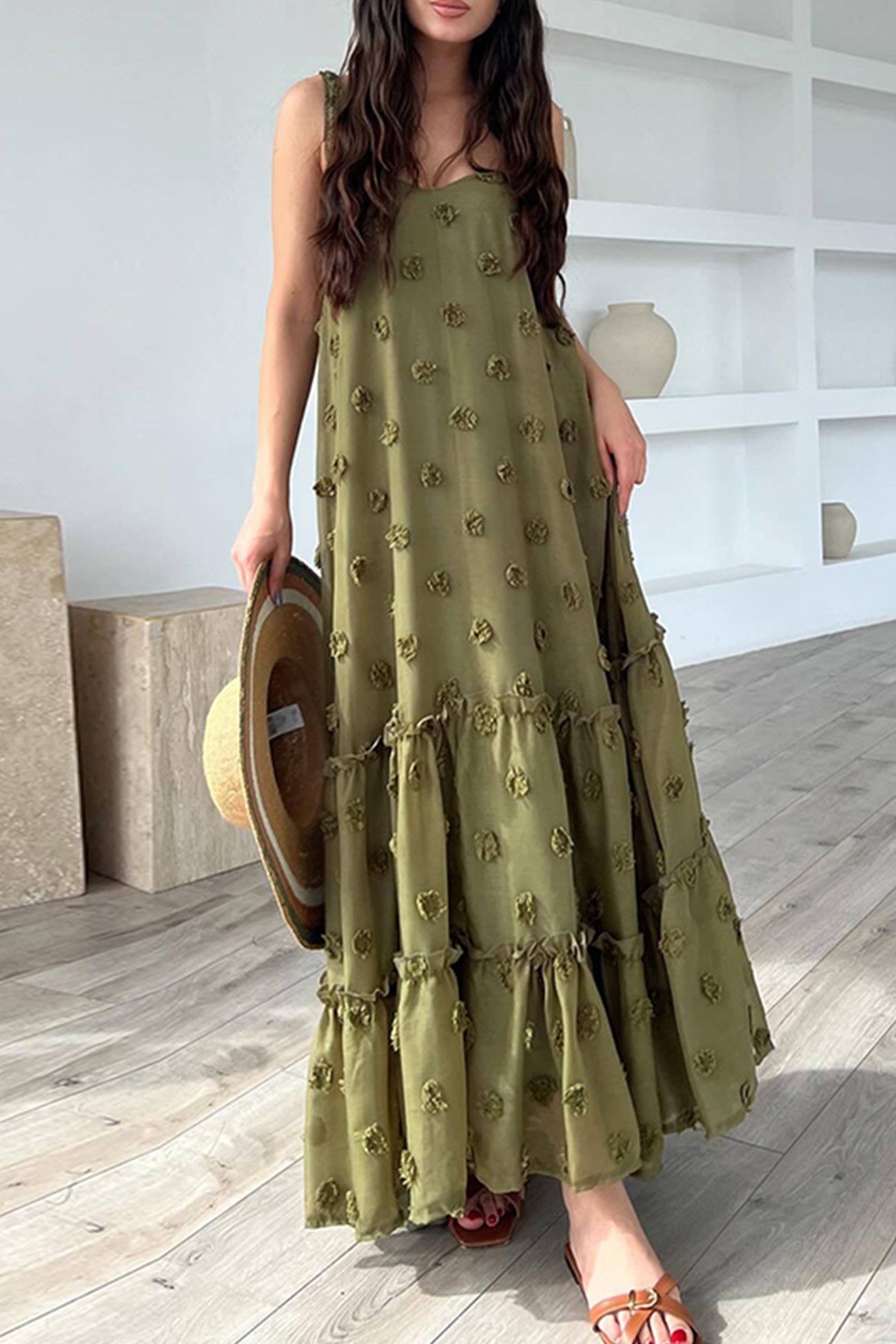 Blumenkleid mit mehreren Lagen und weitem Saum