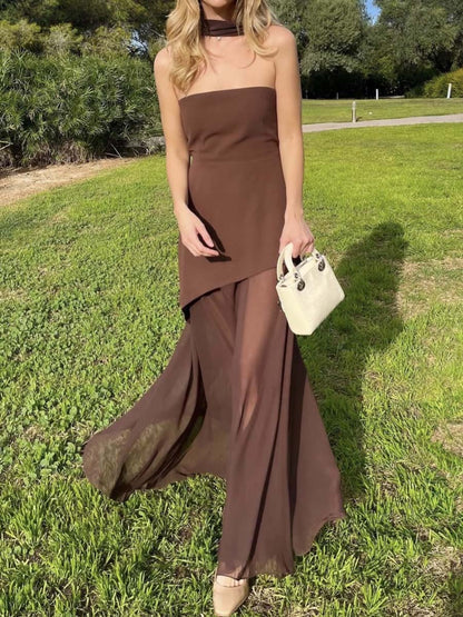 Elegantes trägerloses Kleid mit asymmetrischem Design für besondere Anlässe