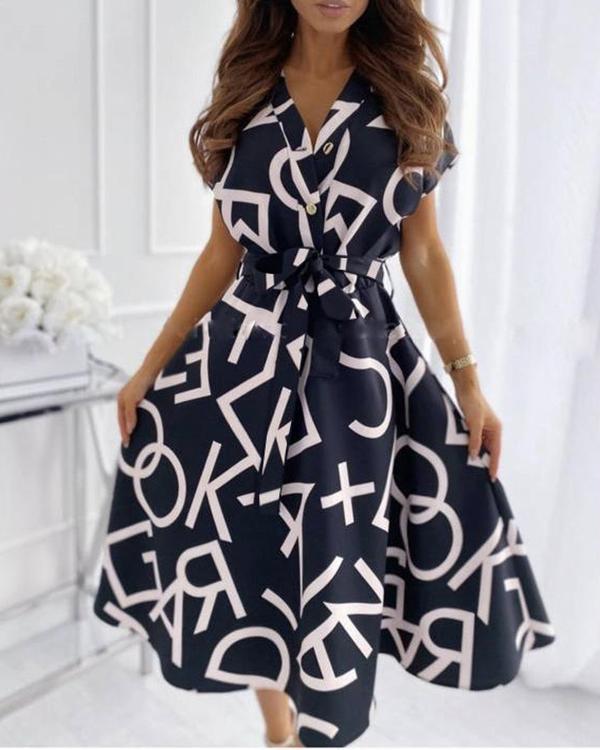 Chenitta - Modisches Kleid mit großen Buchstaben