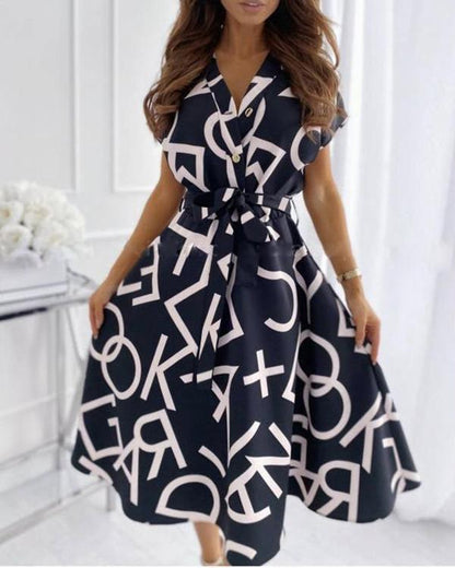 Chenitta - Modisches Kleid mit großen Buchstaben