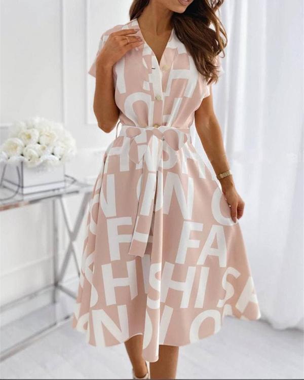 Chenitta - Modisches Kleid mit großen Buchstaben
