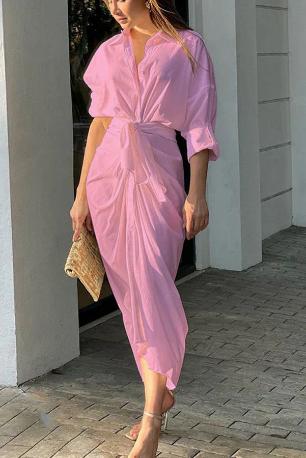 Langes Kleid mit verstellbarer Schleife