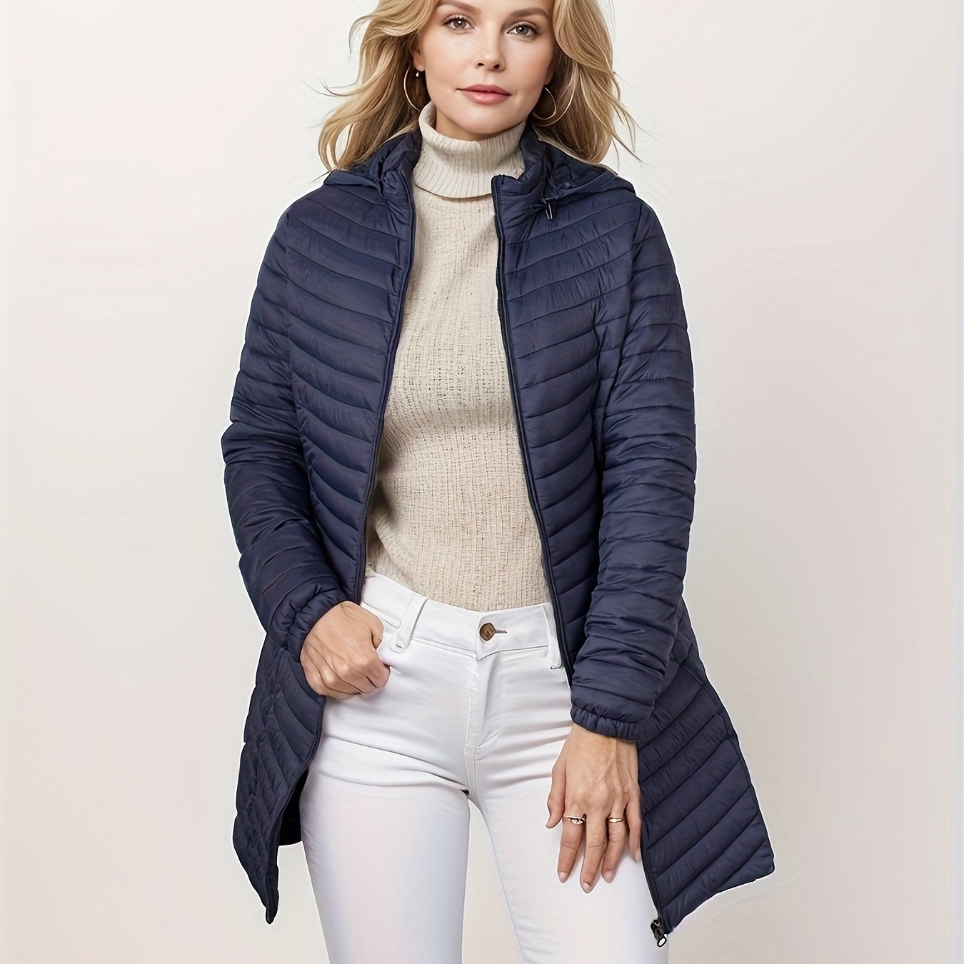 Sara | Lässige wattierte Jacke mit Kapuze und Reißverschluss vorne