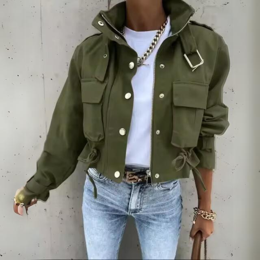 Eine eng anliegende, kuschelige Jacke mit Kapuze für die Fashionistas von heute
