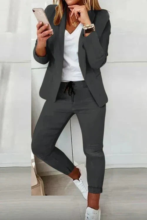 Langärmeliger Blazer und Hose