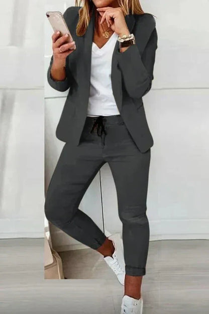 Langärmeliger Blazer und Hose