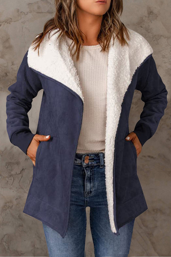 Elegante Daunenjacke mit langen Ärmeln und stilvollem Schnitt
