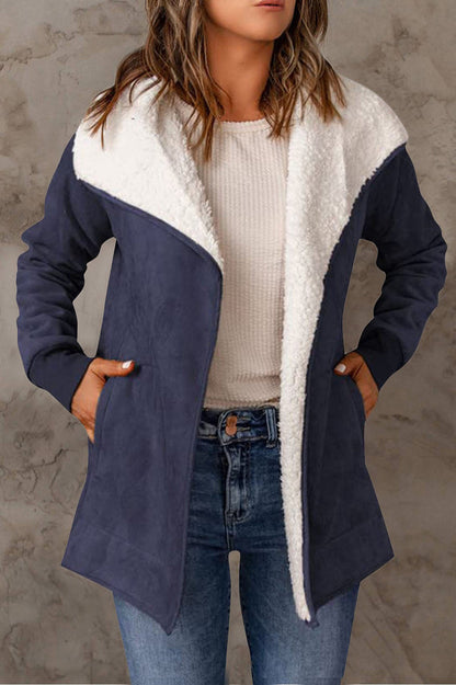 Elegante Daunenjacke mit langen Ärmeln und stilvollem Schnitt