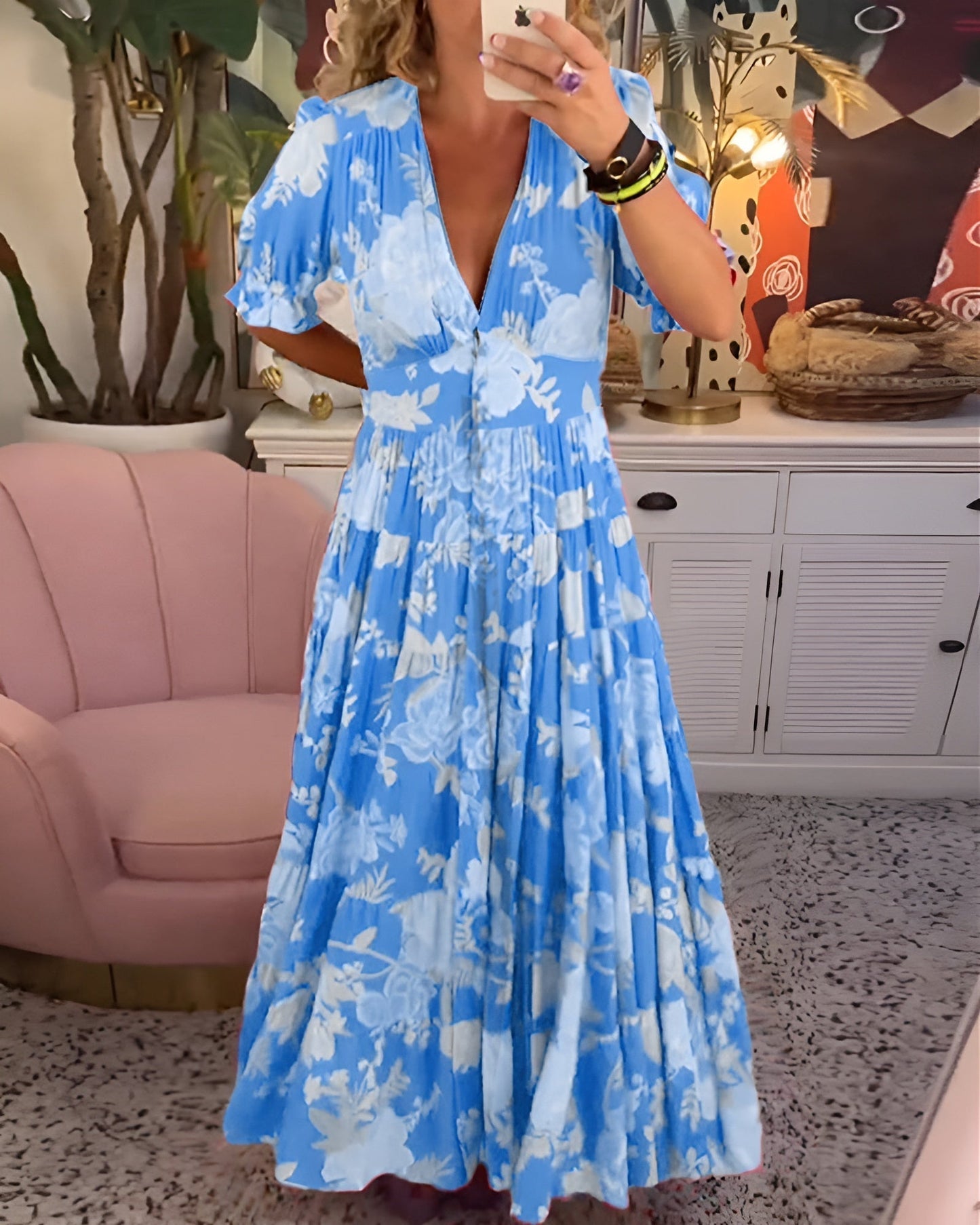 Kleid mit Tasche am V-Ausschnitt mit Blumendruck