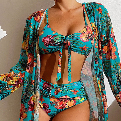 3-teiliger Bikini mit Blumen und Überwurf