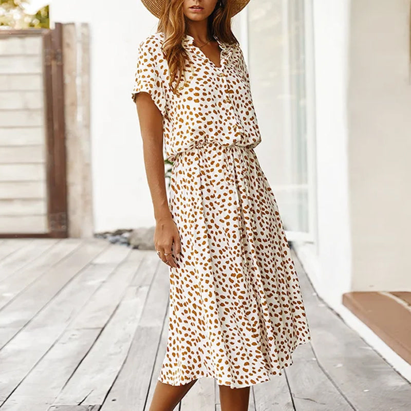 Sommerkleid mit kurzen Ärmeln und Pünktchenmuster