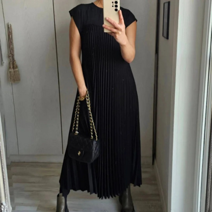 Leichtes und elegantes plissiertes Kleid