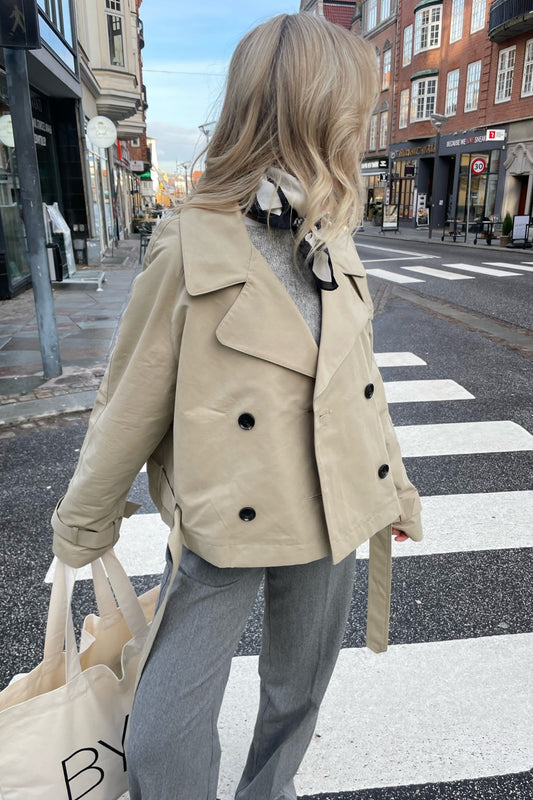 Briella - lässiger Trenchcoat mit doppelter Knopfreihe