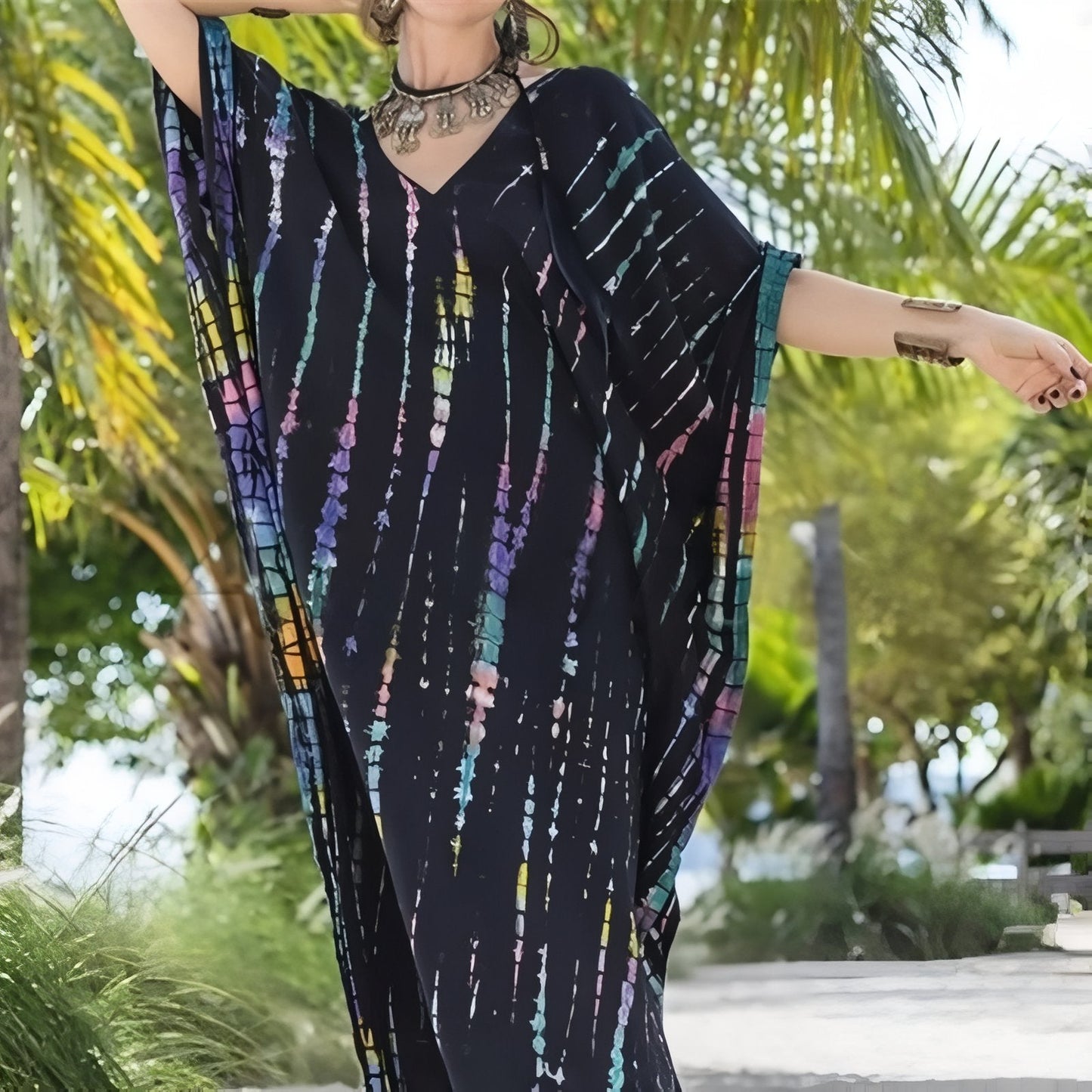 Langes Kleid mit Print und weiten Fledermausärmeln