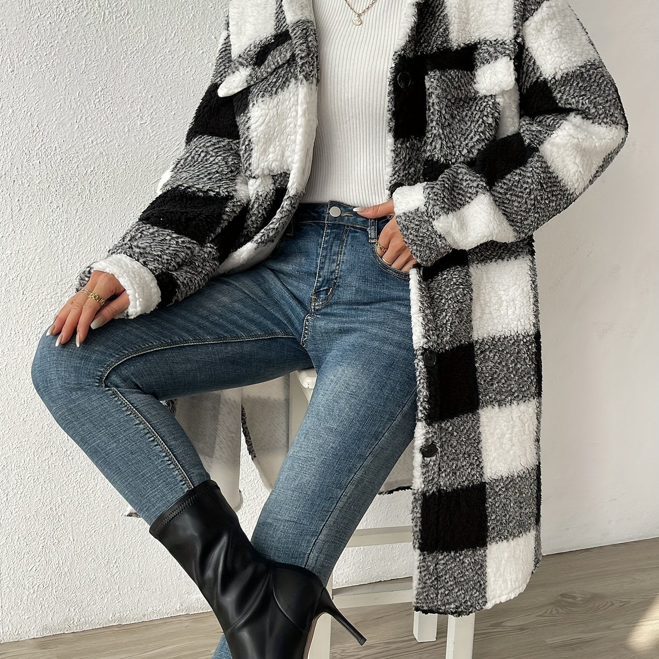 Valeria - Stylischer karierter Teddymantel