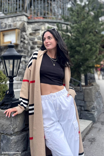 Elegante Strickjacke mit kontrastierenden Streifen und lockerer Passform