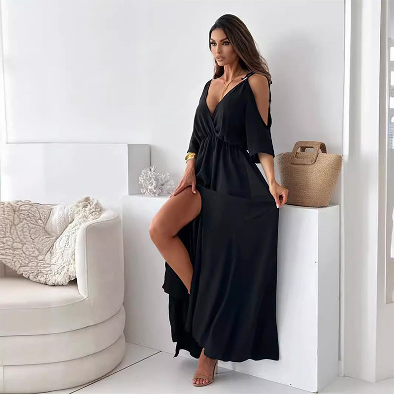 Elegantes langes Kleid mit gekreuztem Ausschnitt und fließendem Seitenschlitz