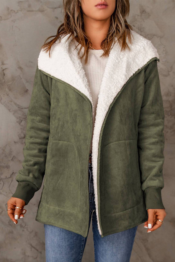 Elegante Daunenjacke mit langen Ärmeln und stilvollem Schnitt