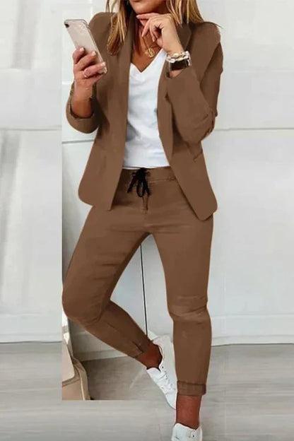Langärmeliger Blazer und Hose