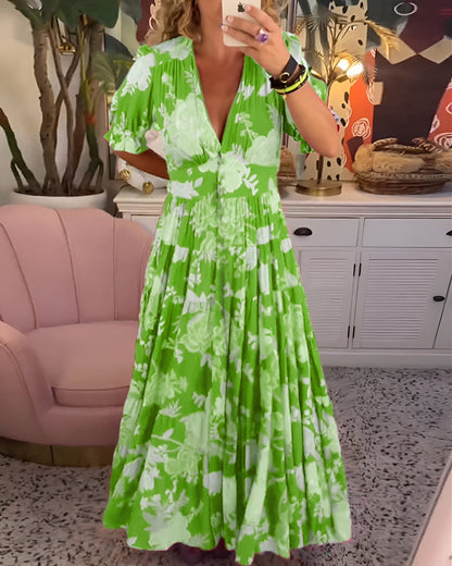 Kleid mit Tasche am V-Ausschnitt mit Blumendruck