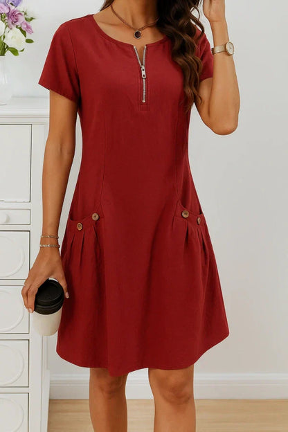 glamouröses und modisches Kleid