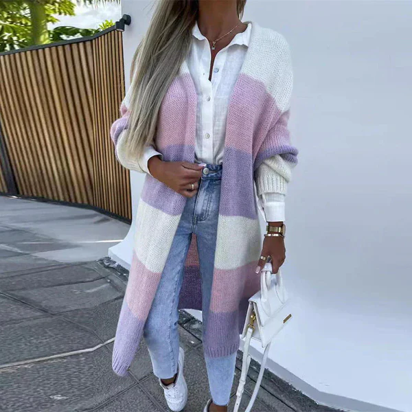 Bequeme und elegante Strickjacke mit dreifarbigen Streifen