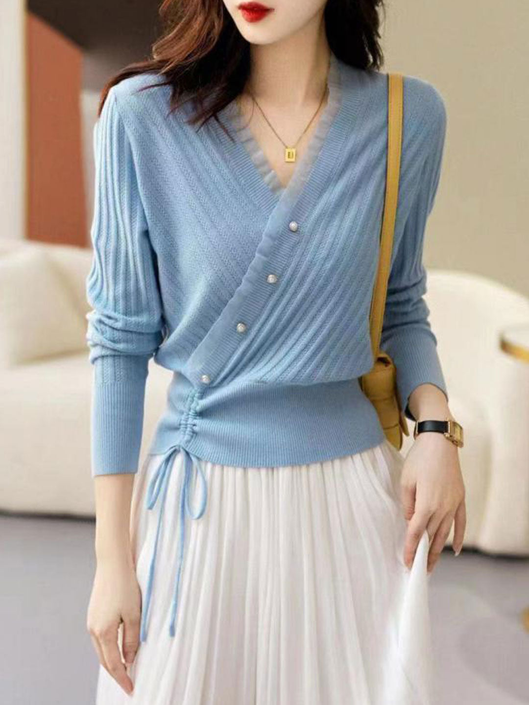 Emmy Bluse | Langärmelige Bluse mit V-Ausschnitt