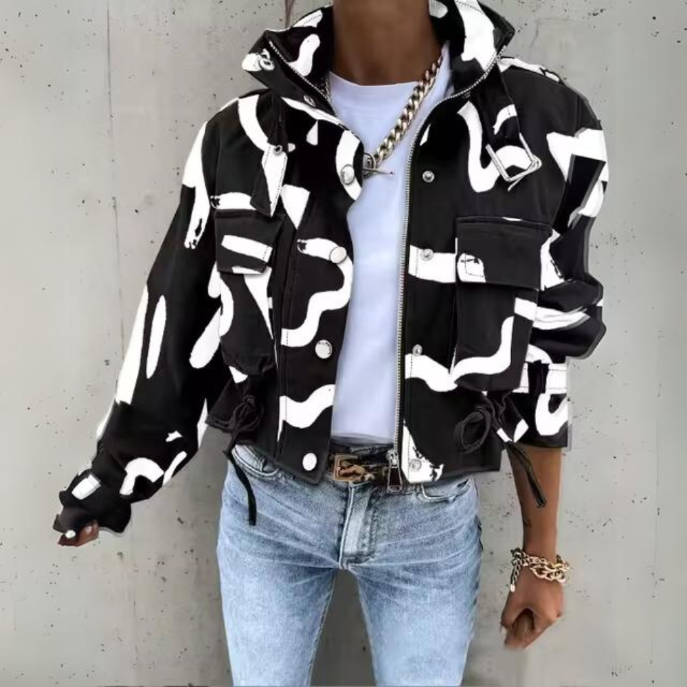 Eine eng anliegende, kuschelige Jacke mit Kapuze für die Fashionistas von heute