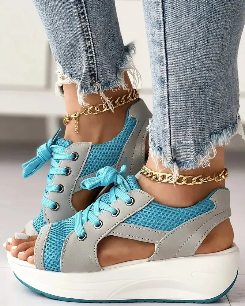 Denisee Muffin Sandalen mit Schnürsenkeln und kontrastierendem Panel