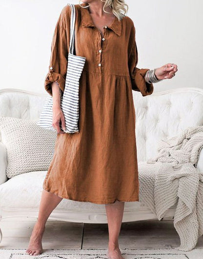 Einfaches Stoffkleid mit Knöpfen und Hemdkragen mit langen Ärmeln