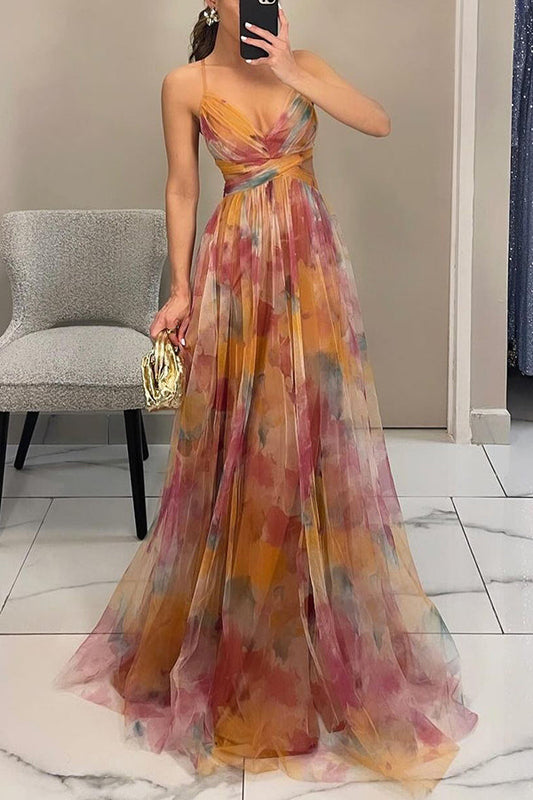 Langes Kleid mit Spaghettiträgern und Blumendruck im bezaubernden Stil