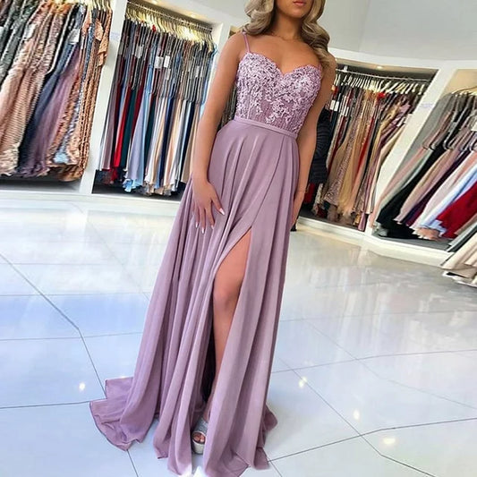 Emerie - Spitzenkleid mit hohem Schlitz