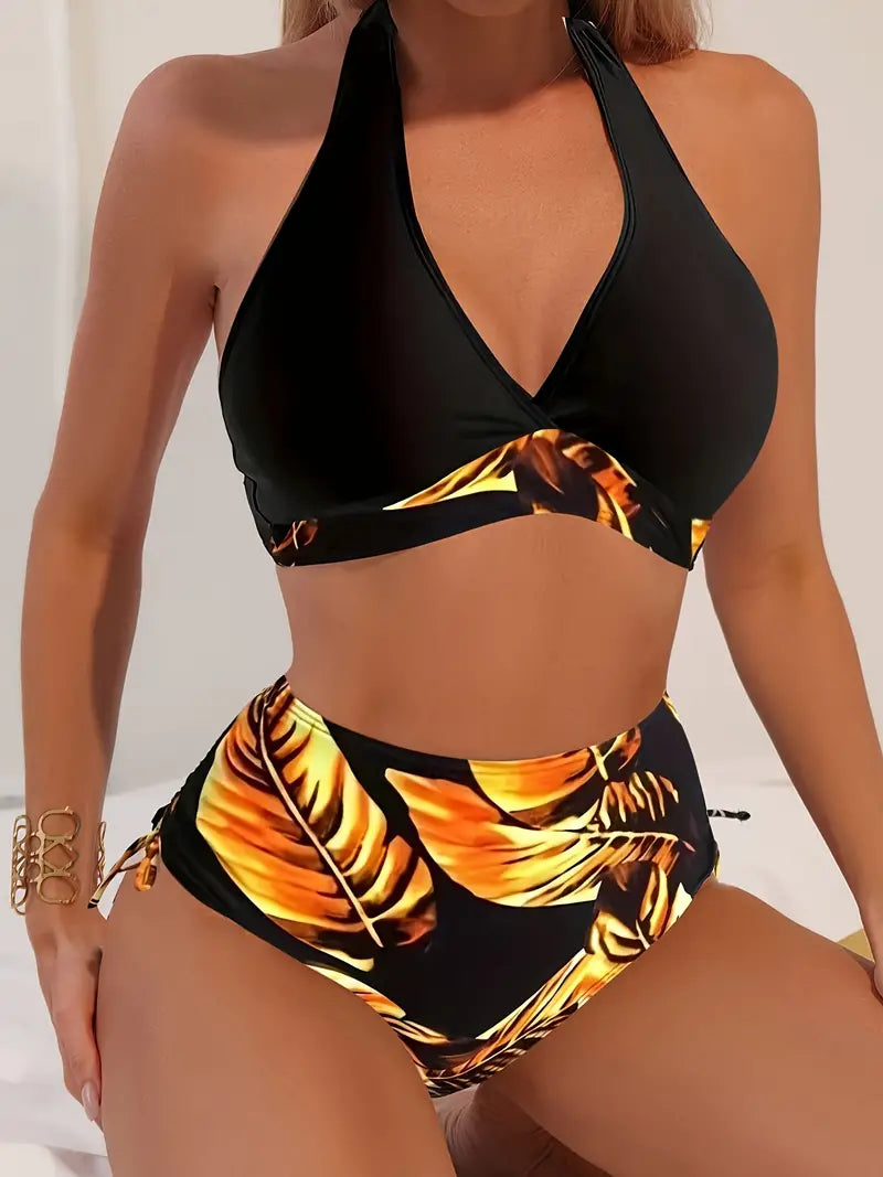 Stylischer Neckholder-Bikini mit tropischem Blatt-Print