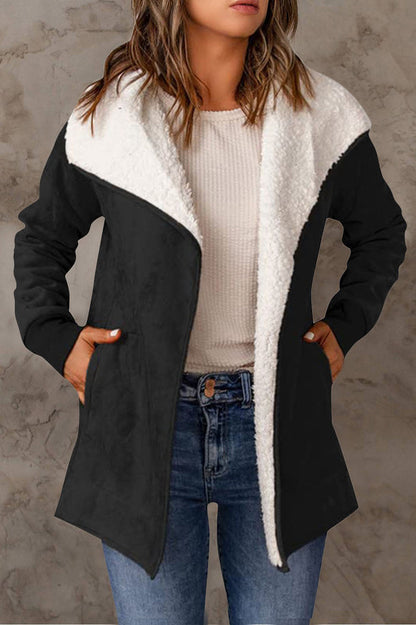 Elegante Daunenjacke mit langen Ärmeln und stilvollem Schnitt