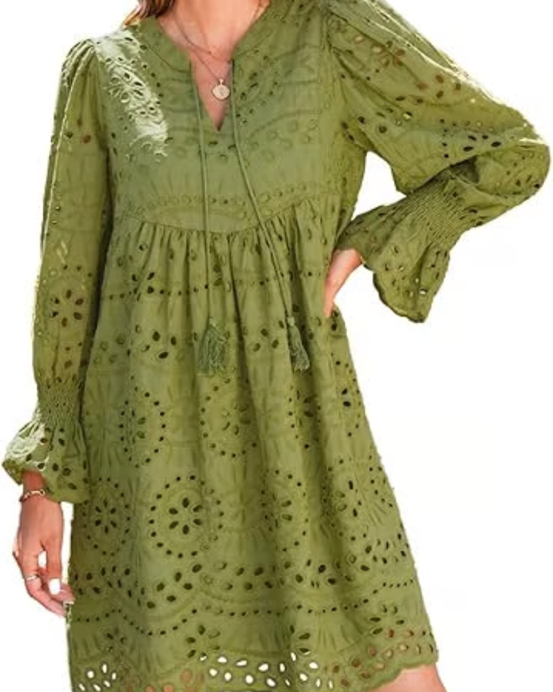 Kurzes Spitzenkleid mit zeitlosem Charme