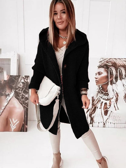 Modische Strickjacke für Frauen mit Kapuze und langen Ärmeln - die perfekte Länge