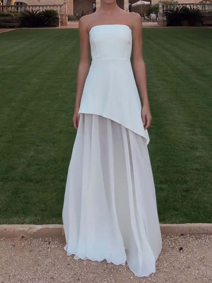 Elegantes trägerloses Kleid mit asymmetrischem Design für besondere Anlässe