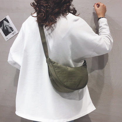 Königin - Tasche in Form eines Halbmondes
