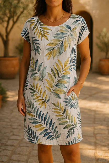 Lässiges kurzes Kleid mit elegantem Schnitt und weichen Ärmeln