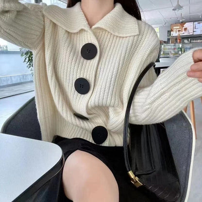 Damen-Strickjacke mit Peter-Pan-Kragen