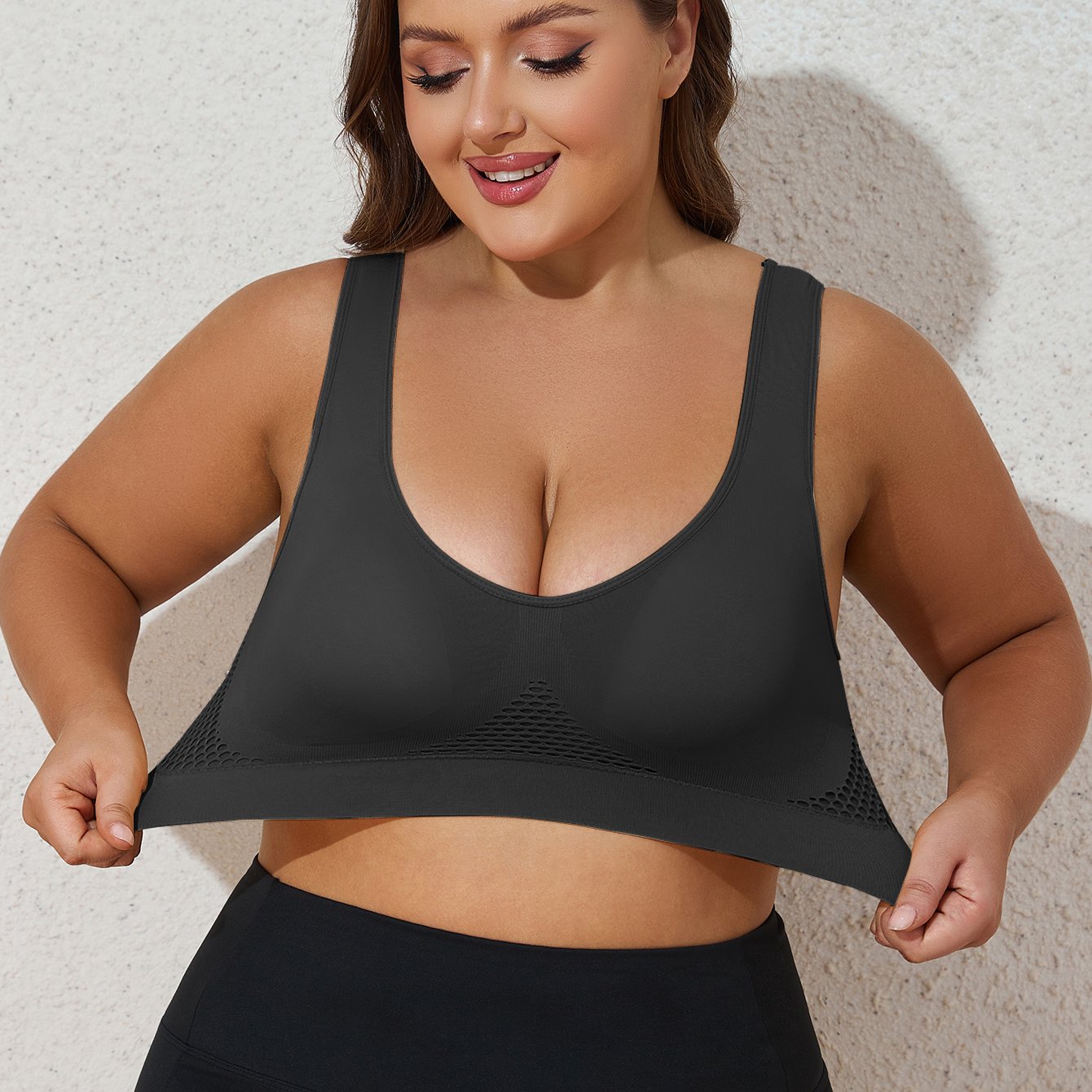 Lotte | Damen-Sport-BH in großen Größen - Atmungsactivees Mesh, breite Träger, herausnehmbare Pads, U-Rücken-Design, pink