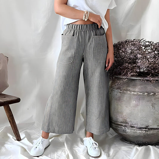 Gestreifte Kurzhose mit Taschen