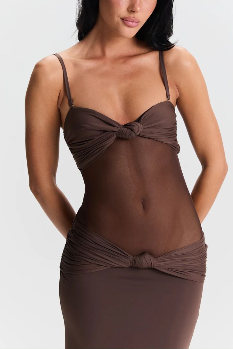langes Kleid mit abnehmbaren Trägern und gerafftem Detail