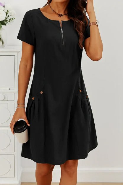 glamouröses und modisches Kleid