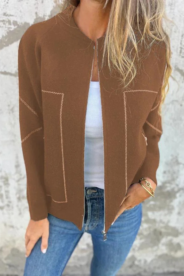 Komfort und Stil: Outdoor-Kleidung mit Rundhalsausschnitt und dekorativen Taschen