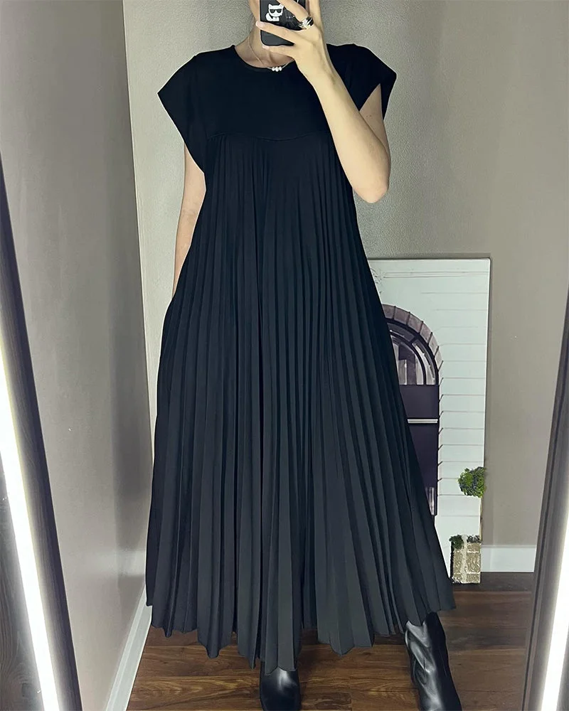 Plissee-Kleid ohne Ärmel in einer Farbe