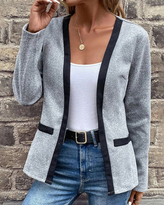 Elegante Strickjacke in einer kontrastierenden Farbe