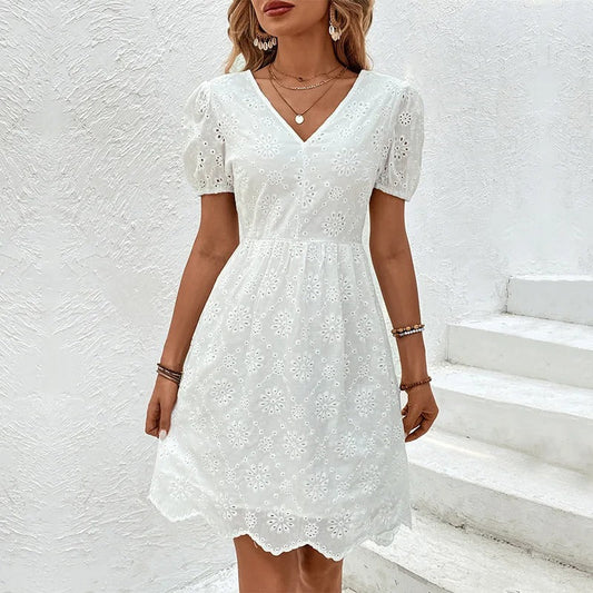 Verspieltes Sommerkleid mit Stickerei
