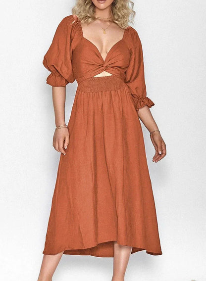 Elegantes Kleid im A-Linien-Schnitt mit quadratischem Ausschnitt und festen Rüschen
