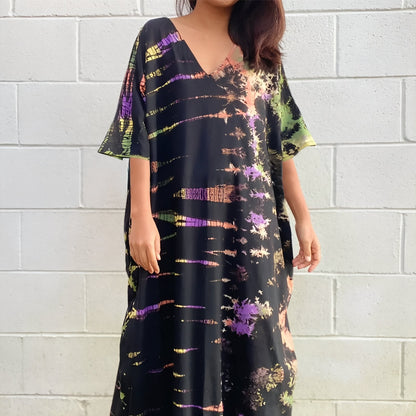 Langes Kleid mit Print und weiten Fledermausärmeln